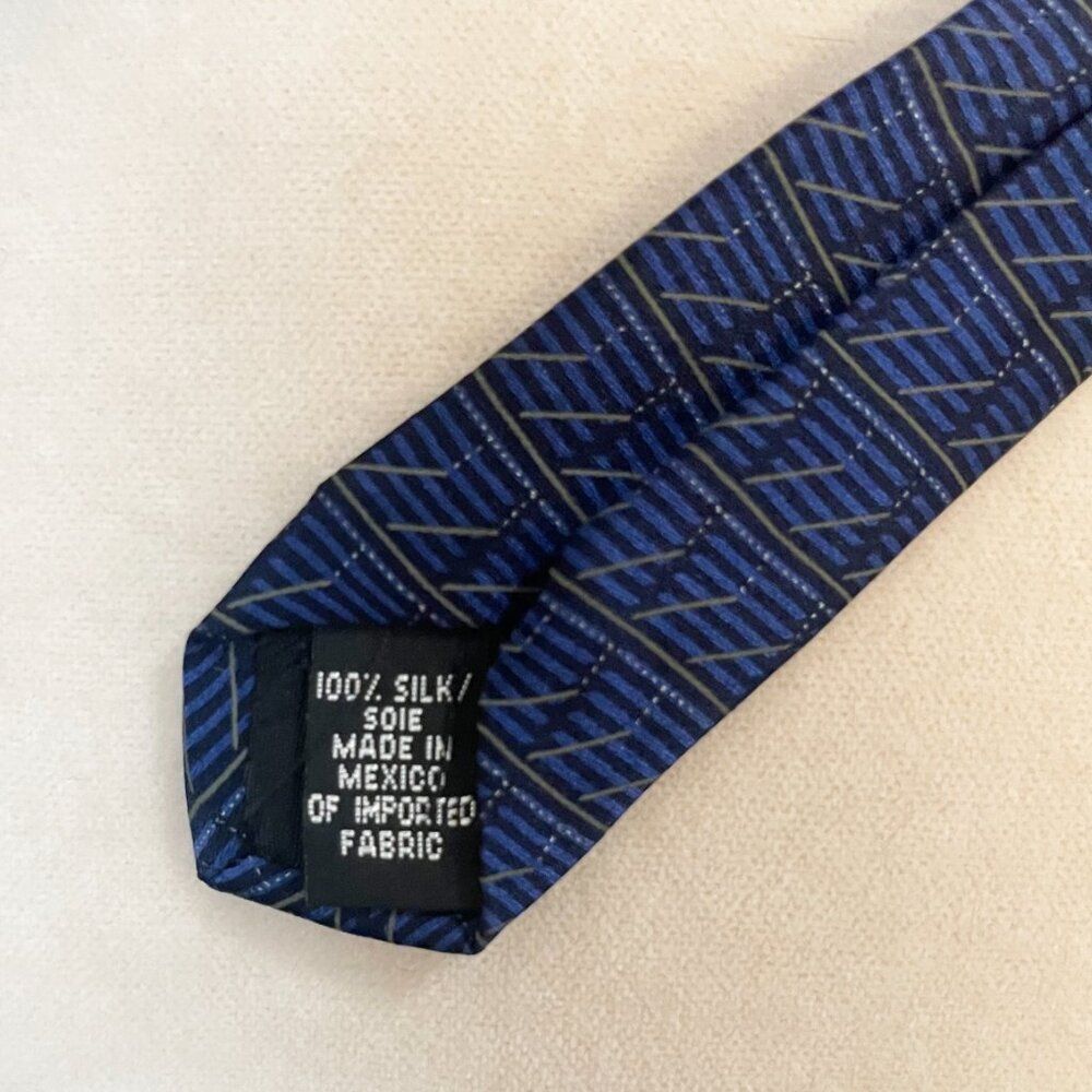 DKNY 100% Silk Tie Blue Geometric Pattern Classic Mens Neck Tie Designer - Picture 3 of 6